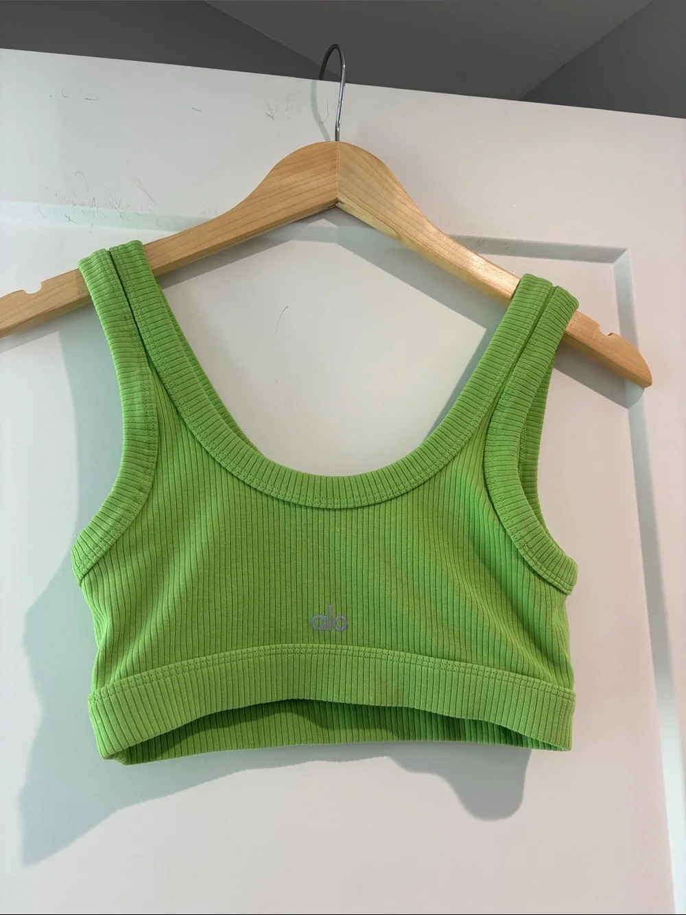 ALO Yoga Wellness Ribbed Sports Bra – Green – XS